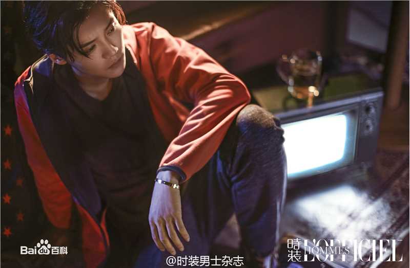 高清鹿晗(LUHAN)在《时装男士》10月刊暨100期八周年刊中的图集