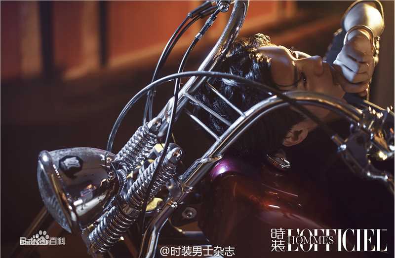 高清鹿晗(LUHAN)在《时装男士》10月刊暨100期八周年刊中的图集