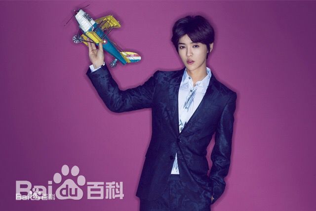 鹿晗(LUHAN)《南都周刊》首位90后封面明星