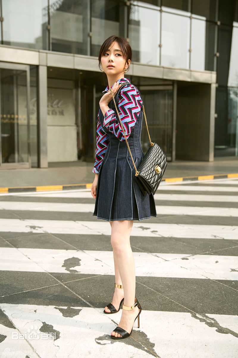 谭松韵(Seven)最新街拍壁纸