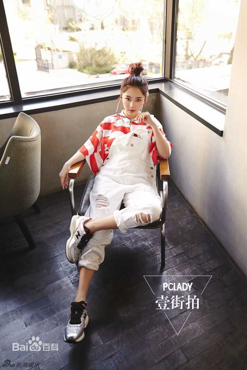 谭松韵(Seven)在《壹街拍》中的