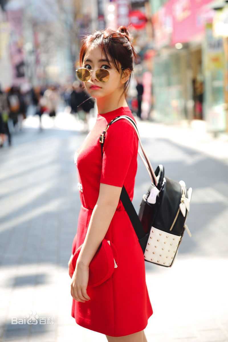 谭松韵(Seven)搞怪