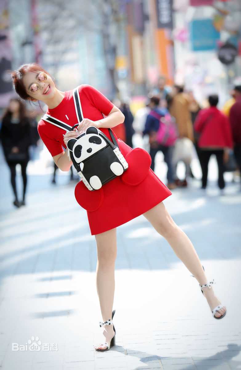 谭松韵(Seven)搞怪