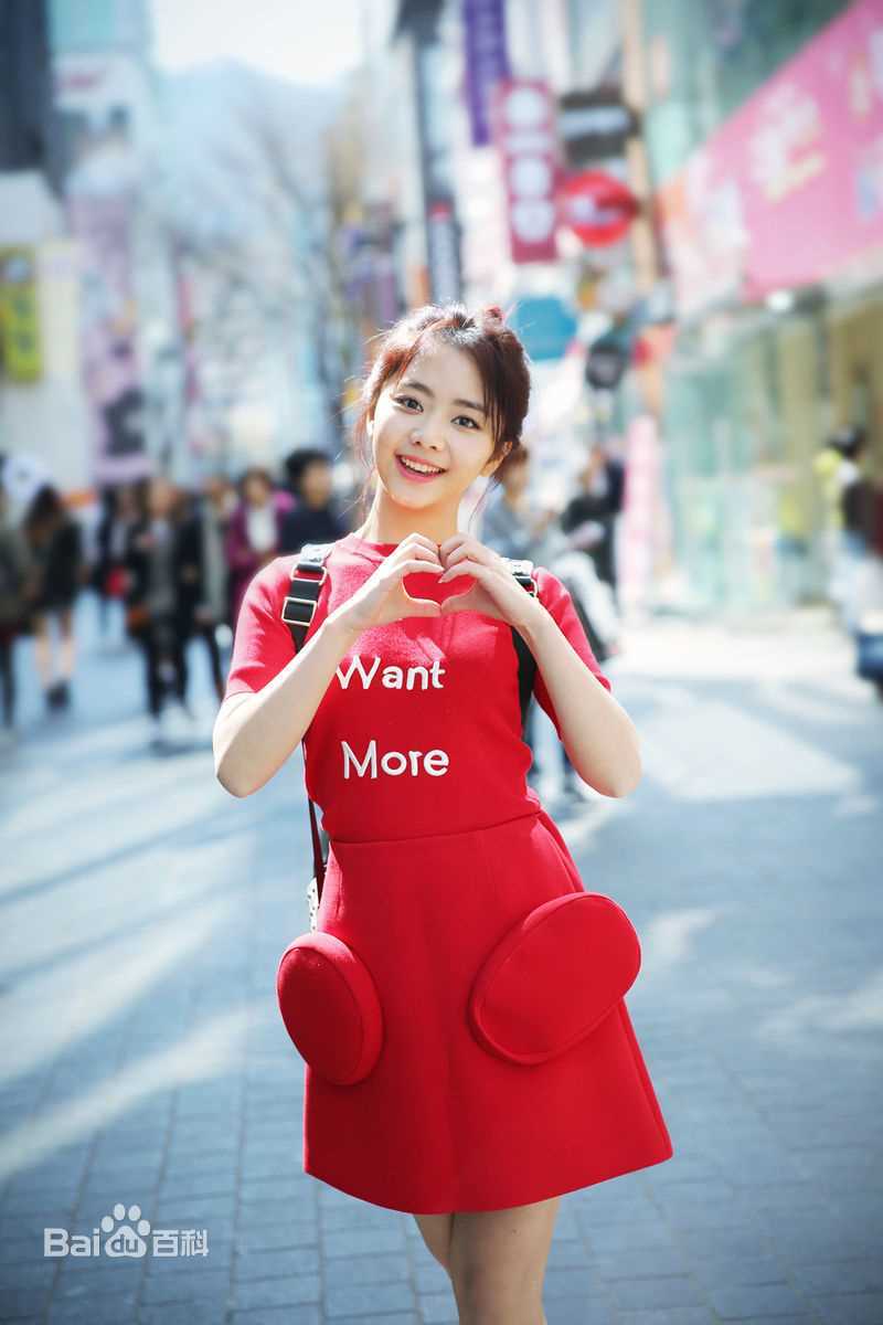 谭松韵(Seven)搞怪