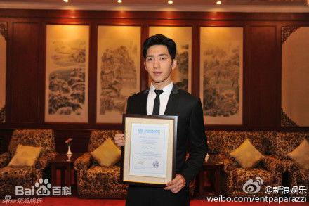 井柏然(Jing Bo Ran)社会活动生活照