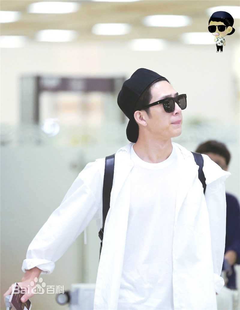 井柏然(Jing Bo Ran)机场时装秀生活照