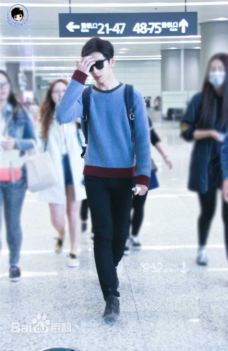 井柏然(Jing Bo Ran)机场时装秀生活照