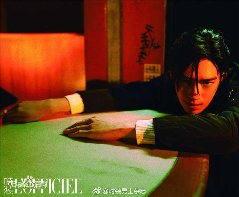 最全井柏然(Jing Bo Ran)在《时装男士》2017年4月刊中的壁纸
