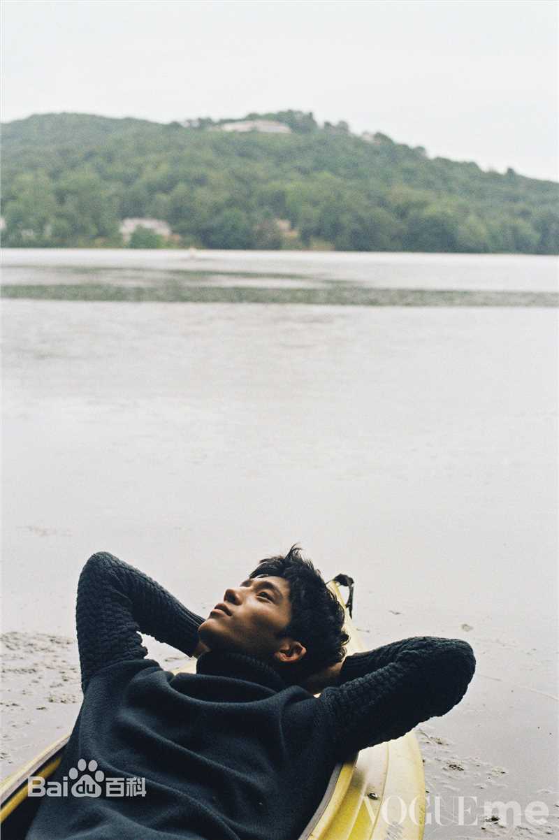 最全井柏然(Jing Bo Ran)在《Vogue Me》2018年12月刊中的相册