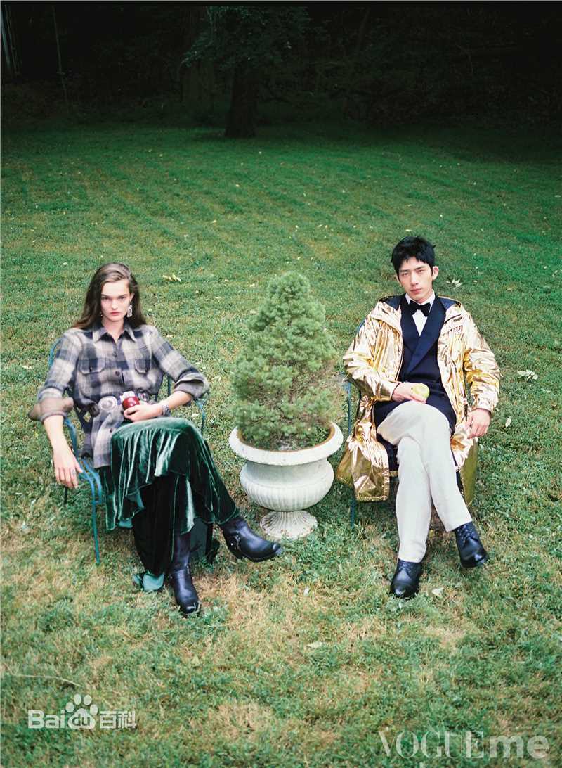 最全井柏然(Jing Bo Ran)在《Vogue Me》2018年12月刊中的相册