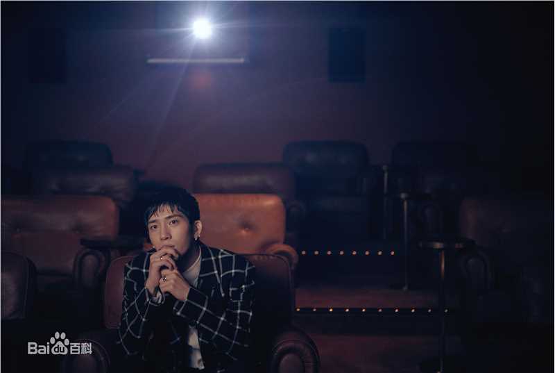 高清井柏然(Jing Bo Ran)在《时尚芭莎》2018年10月刊中的图集