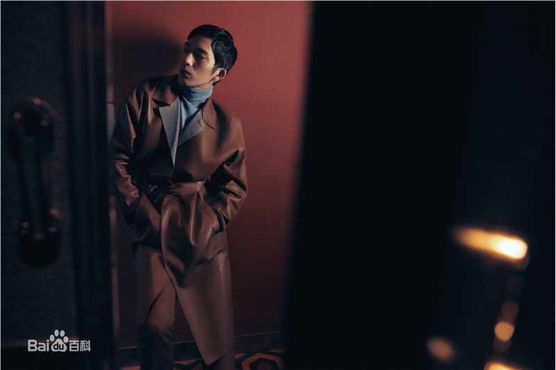 高清井柏然(Jing Bo Ran)在《时尚芭莎》2018年10月刊中的图集