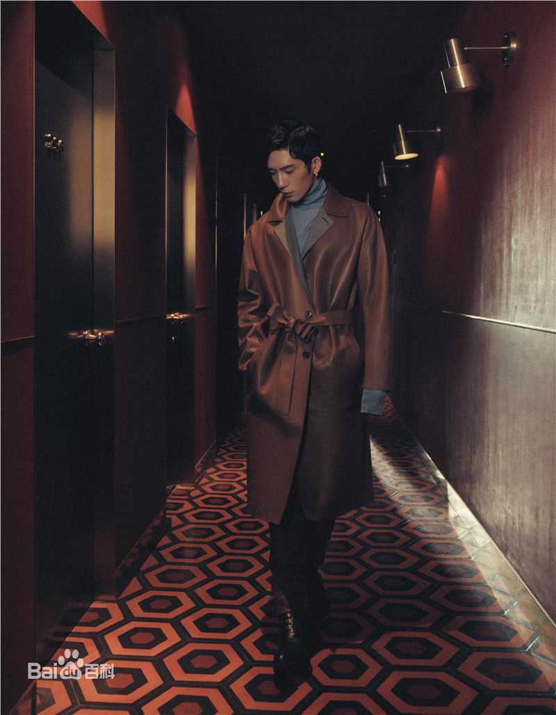 高清井柏然(Jing Bo Ran)在《时尚芭莎》2018年10月刊中的图集