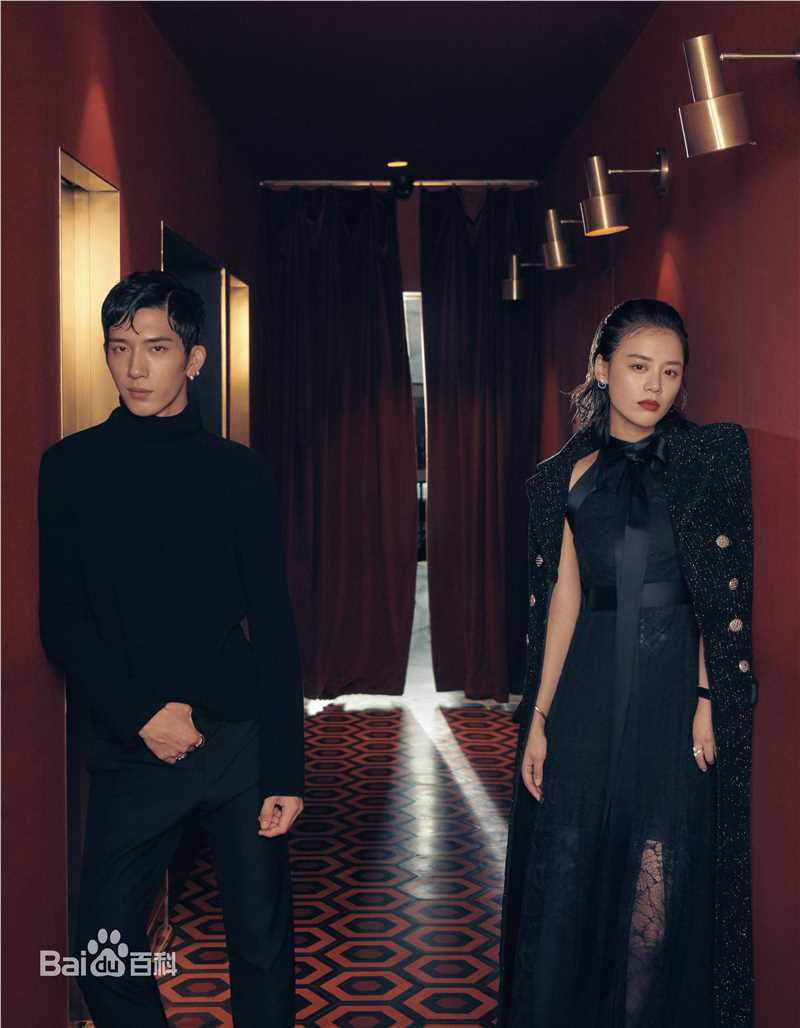 高清井柏然(Jing Bo Ran)在《时尚芭莎》2018年10月刊中的图集