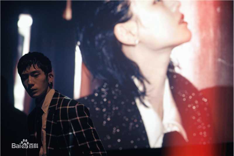 高清井柏然(Jing Bo Ran)在《时尚芭莎》2018年10月刊中的图集