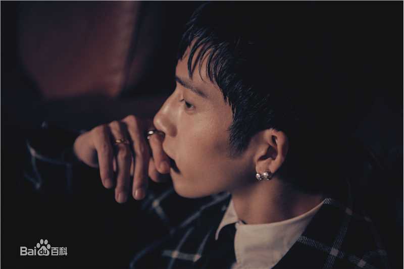 高清井柏然(Jing Bo Ran)在《时尚芭莎》2018年10月刊中的图集