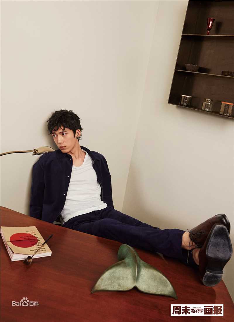 最全井柏然(Jing Bo Ran)在《周末画报》2018年10月刊中的壁纸