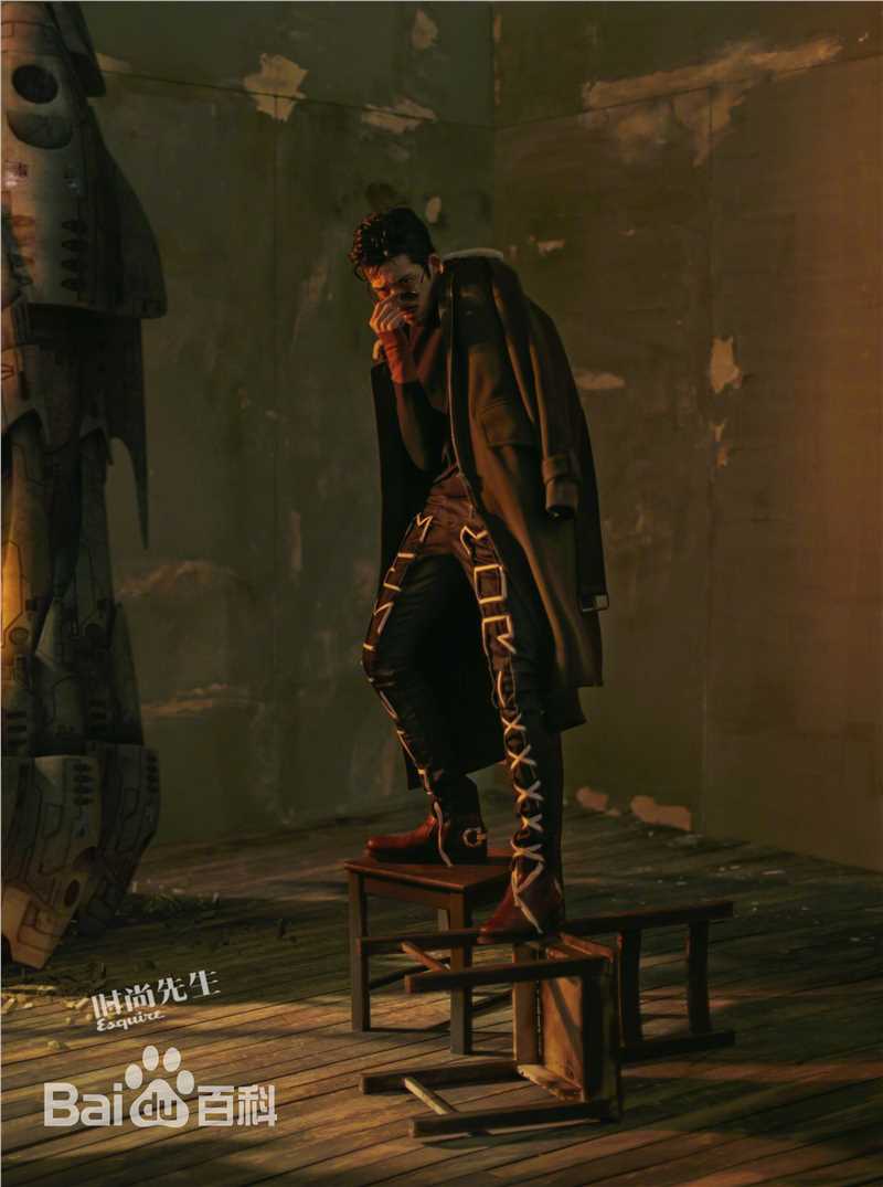 井柏然(Jing Bo Ran)在《时尚先生》2018年11月刊中的