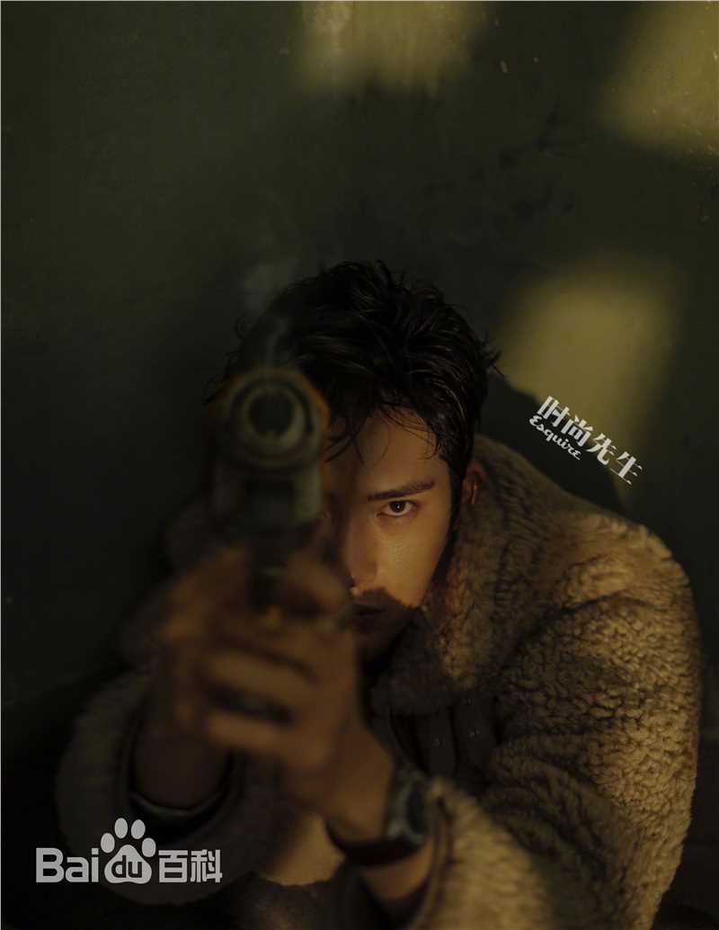 井柏然(Jing Bo Ran)在《时尚先生》2018年11月刊中的