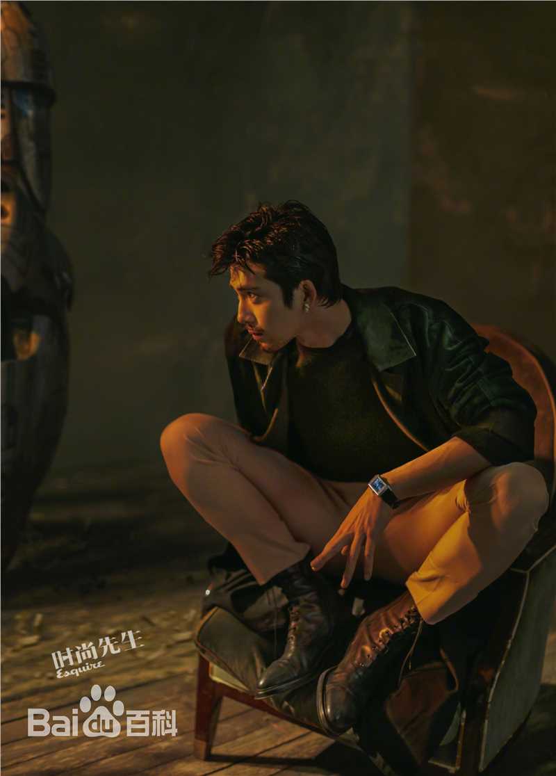 井柏然(Jing Bo Ran)在《时尚先生》2018年11月刊中的