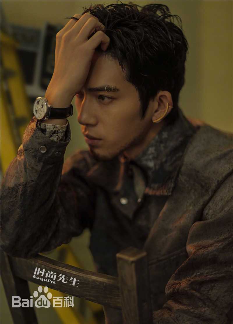 井柏然(Jing Bo Ran)在《时尚先生》2018年11月刊中的