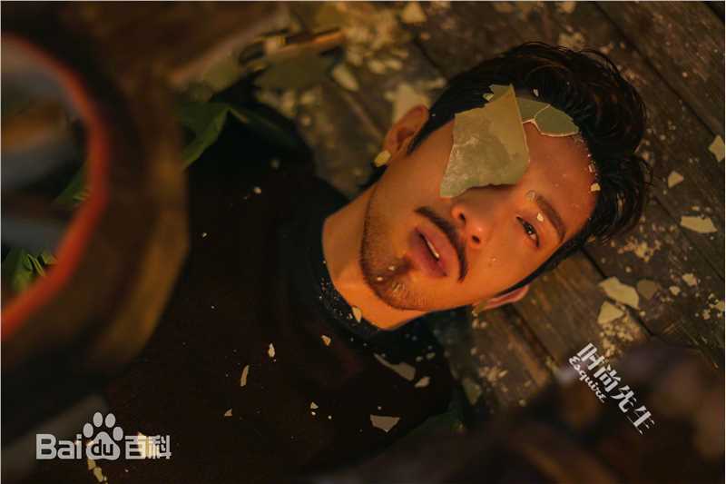 井柏然(Jing Bo Ran)在《时尚先生》2018年11月刊中的