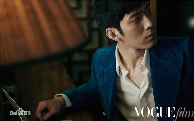 最全井柏然(Jing Bo Ran)在《Vogue Film》2019春夏刊中的壁纸