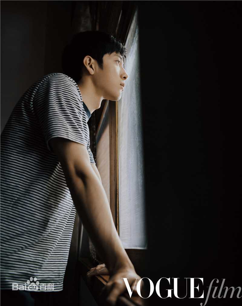 最全井柏然(Jing Bo Ran)在《Vogue Film》2019春夏刊中的壁纸