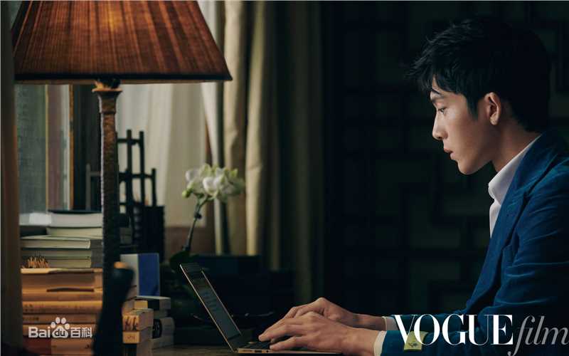 最全井柏然(Jing Bo Ran)在《Vogue Film》2019春夏刊中的壁纸