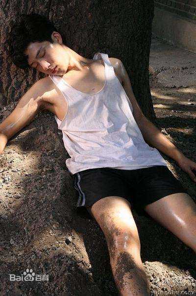 井柏然(Jing Bo Ran)在2010年《全城热恋》饰演小方中的