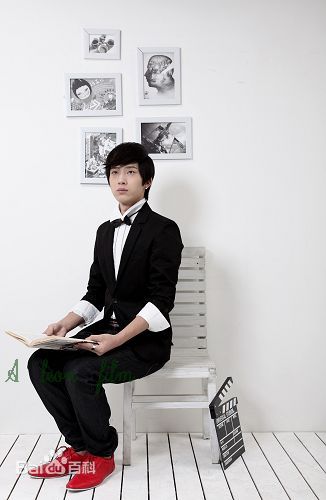 井柏然(Jing Bo Ran)代言战狼世家生活照相册