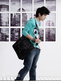 井柏然(Jing Bo Ran)代言战狼世家生活照相册
