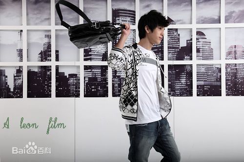 井柏然(Jing Bo Ran)代言战狼世家生活照相册