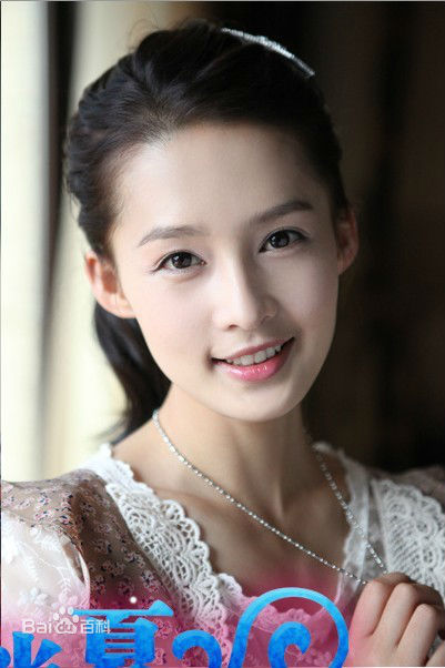 精选李沁(Li Qin)在《花开半夏》夏如画中的图册