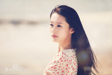 精选李沁(Li Qin)在《花开半夏》夏如画中的图册