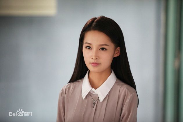 精选李沁(Li Qin)在《花开半夏》夏如画中的图册