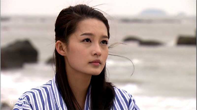 精选李沁(Li Qin)在《花开半夏》夏如画中的图册