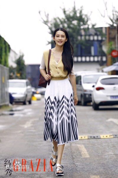 李沁(Li Qin)潮流街拍前后照片