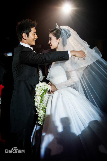 杨颖(Angelababy)婚纱礼服及婚礼内景布置前后照片