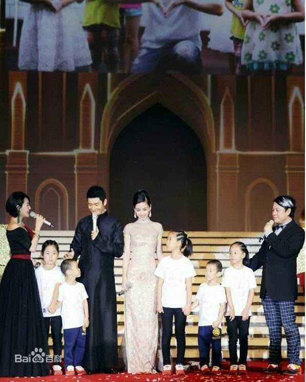 杨颖(Angelababy)婚纱礼服及婚礼内景布置前后照片