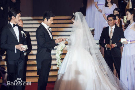 杨颖(Angelababy)婚纱礼服及婚礼内景布置前后照片