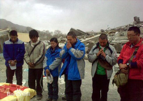 李连杰(Jet Li)在玉树前后照片