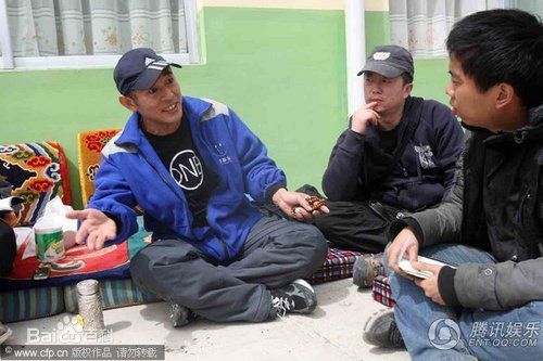 李连杰(Jet Li)在玉树前后照片