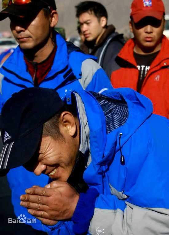 李连杰(Jet Li)在玉树前后照片