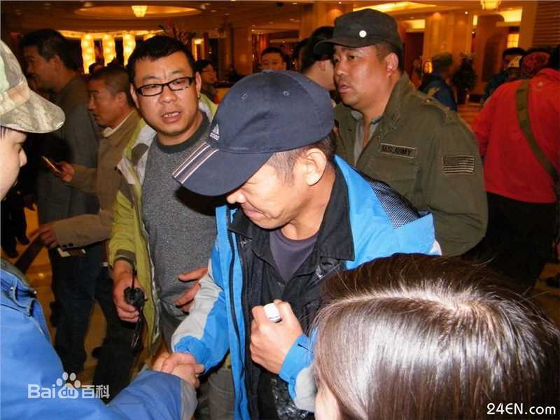 李连杰(Jet Li)在玉树前后照片