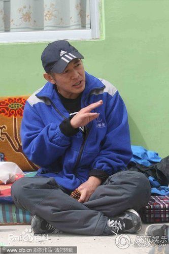 李连杰(Jet Li)在玉树前后照片