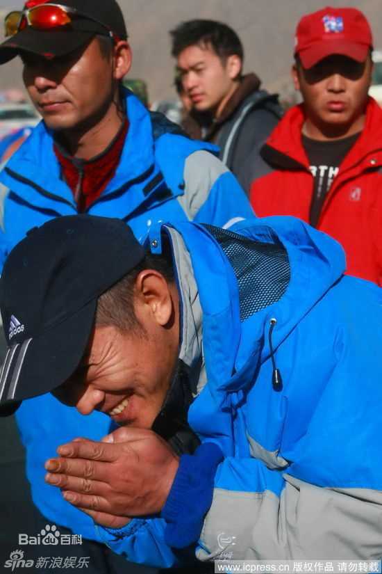 李连杰(Jet Li)在玉树前后照片