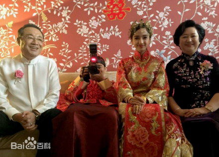 杨颖(Angelababy)中式礼服及结婚证照图册