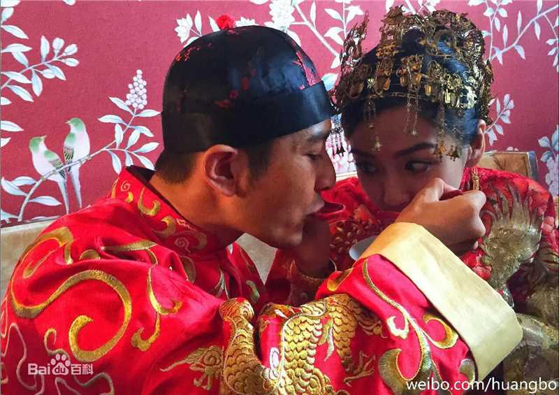 杨颖(Angelababy)中式礼服及结婚证照图册