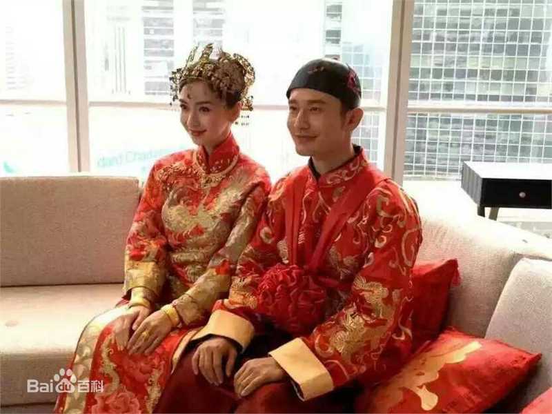 杨颖(Angelababy)中式礼服及结婚证照图册